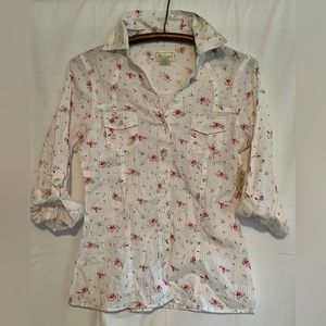 Passport blouse size M, small pink flowers, two front pockets and roll up sleeve